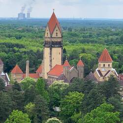 Blick auf's Krematorium im Friedhof