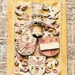 Representa el escudo de Merano.. claramente ex imperio Austrohúngaro