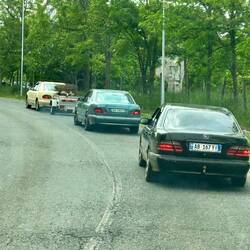 Egal wie die Straßen sind, ALLE fahren einen Stern