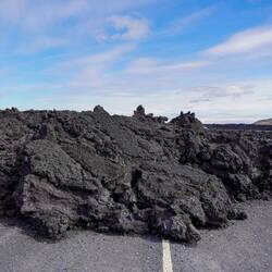 Lava op de weg