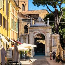 Via Giuliano Argentario ... towards the entrance to Basilica di San Vitale — Ravenna, Italy.