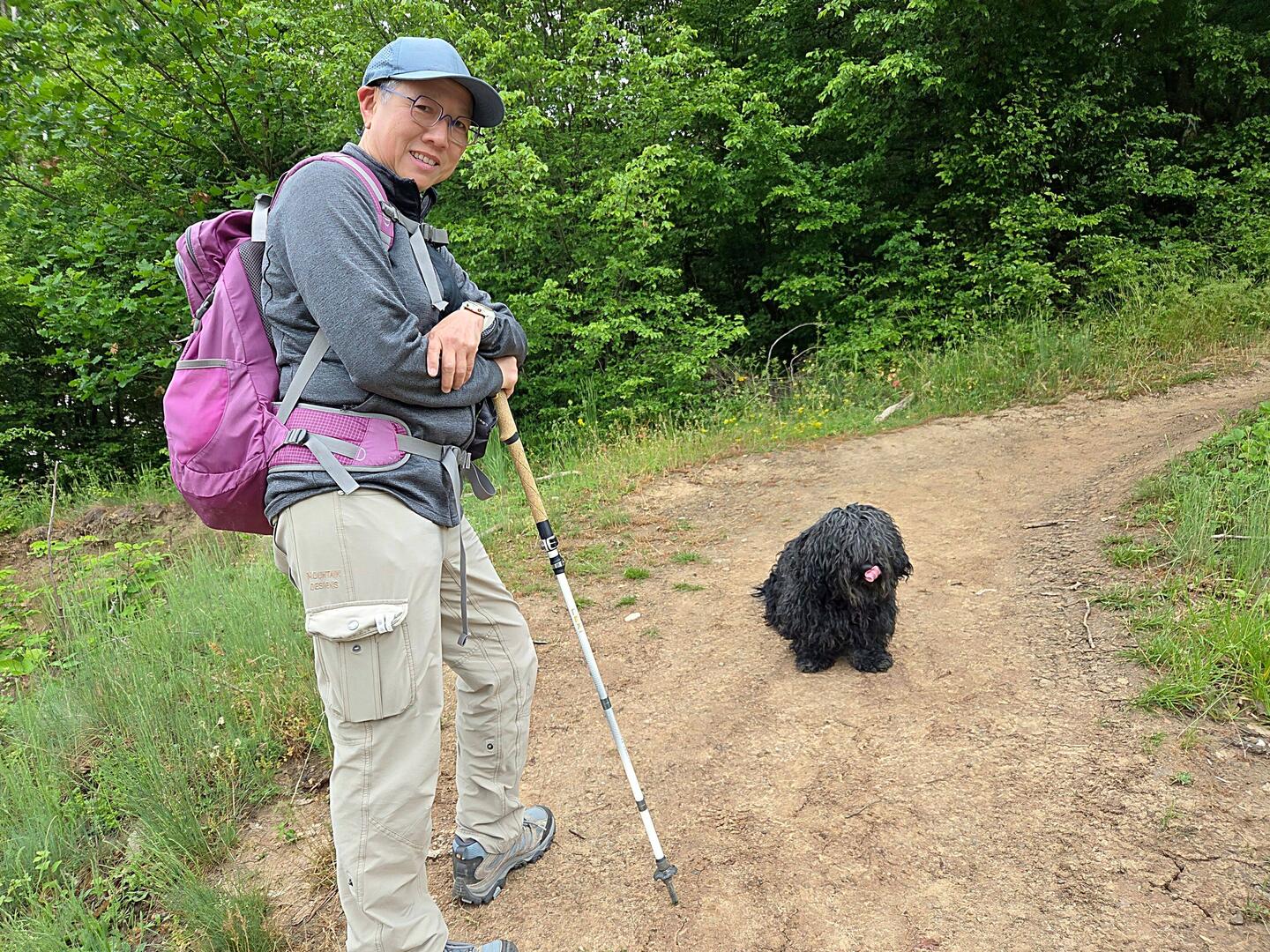 Our doggy guide waiting for us at the start of the hike.
