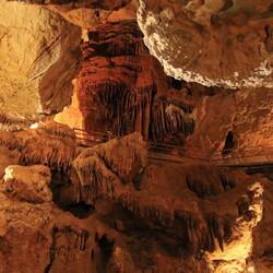 Eine riesige Höhle, in die wir tief hinab stiegen