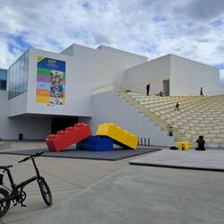 Lego House. Looked interesting but no beans to visit