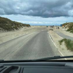 .. endet die Straße am Strand