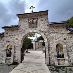Eingang zum Kloster Stanjevići