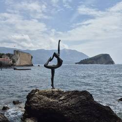 'Statua Ballerina' in Budva
