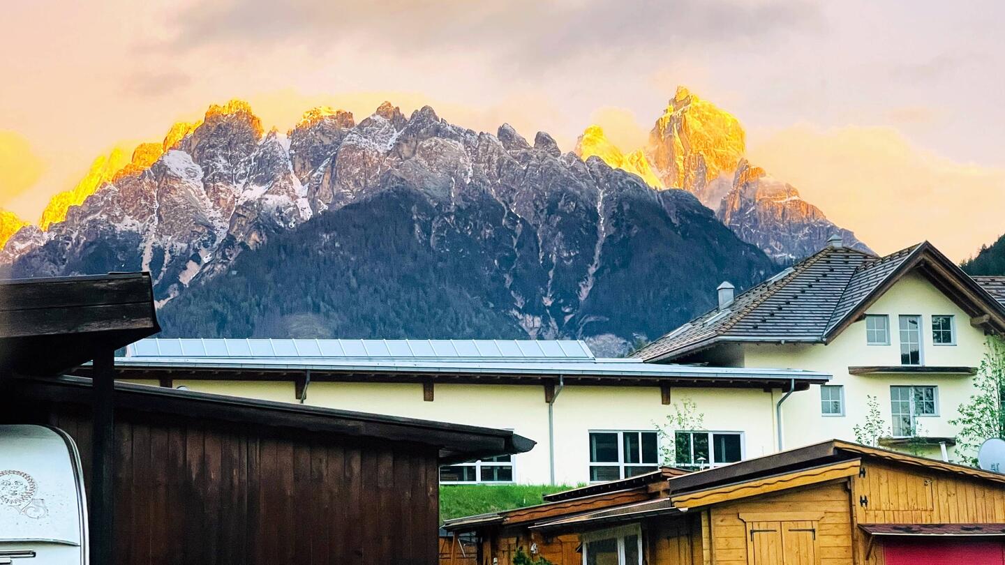 Montañas teatralmente envueltas en nubes que no cumplen el guion previsto.
