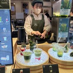 Matcha-Tee in tausend Varianten und Geschmäckern. Das Grüntee-Pulver findet man in Japan überall.
