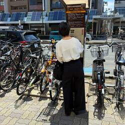 Parking fee station for bicycles