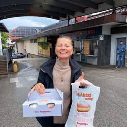 Krapfen u. Cremeschnitten,obwohl🍝🍕u.Co spürbar an unseren Hüften hängen 🤷‍♀️🤦‍♀️🤦🏼🤪🤣🤣🤣