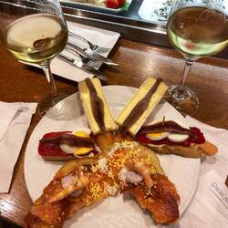 Unsere ersten Pintxos in Nordspanien , so lecker 😋😋