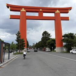 Das Torri zum Heian Jingu Schrein.