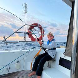 Auch Vincent holt seinen Fisch an Bord