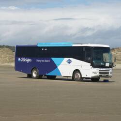 Mit dem Ausflugsbus am Ninety Beach