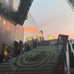 Die LED-Lichtertreppe in Aktion.
