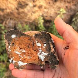 Das Zeug kann man mit der Hand abbrechen und hält trotzdem schon über 2500 Jahre