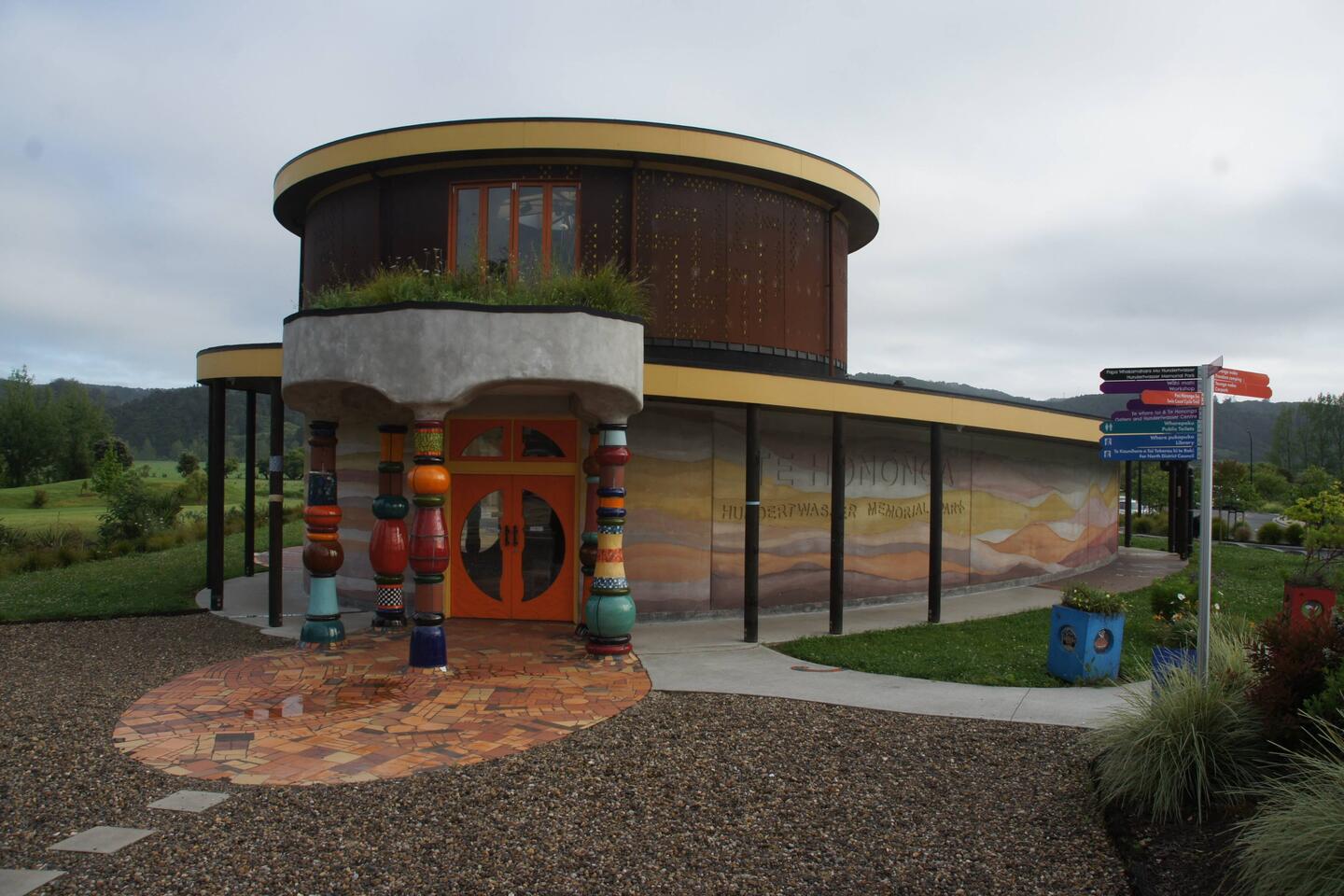 Hawakawa - Hundertwassertoilette