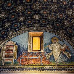 St Lawrence running to martyrdom; four gospels in the cabinet — Mausoleum of Galla Placidia.