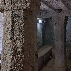 Tomba dei Capitelli