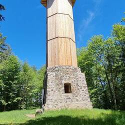 ...mit Aussichtsturm...