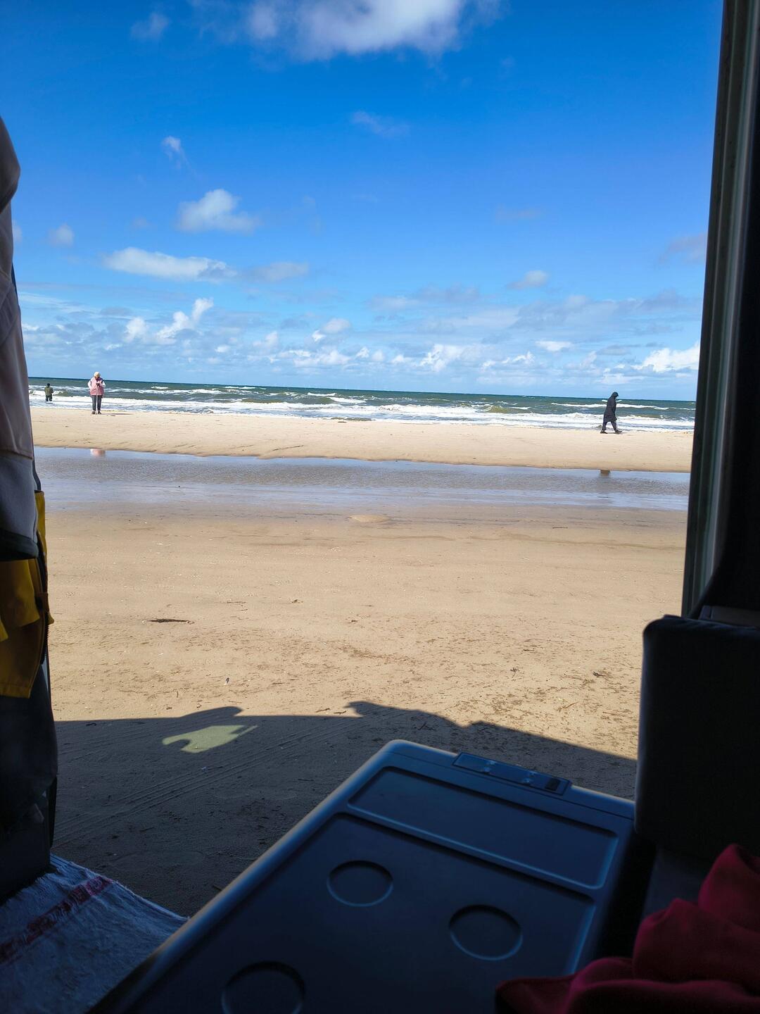Blick aufs Meer vom Auto aus