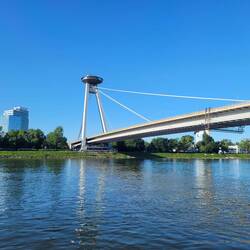 In dem Turm gibt es ein Café