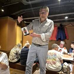 wir haben eine kleine Flasche Sake probiert