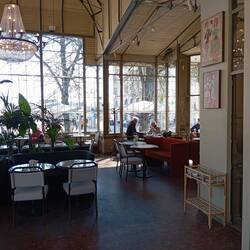 Hier sitze ich gerade.