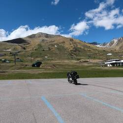 Tonale, starke Bögen, blauer Himmel, leere Pisten😆