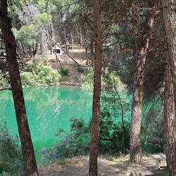 Jezero pri kempu. Nič folka, nič kopalcev.