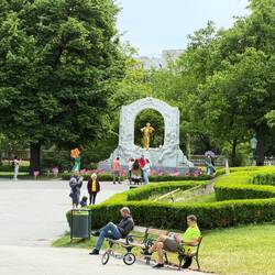Stadtpark mit Strauß-Denkmal
