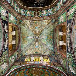 Ceiling of the sanctuary with Agnus Dei at its center ... Basilica di San Vitale — Ravenna, Italy.