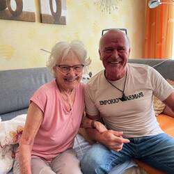 ..der erste Stopp in Österreich 🇦🇹 ist bei Erich's Mama😘😇