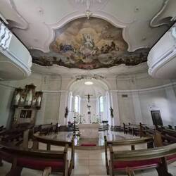 In de kapel.