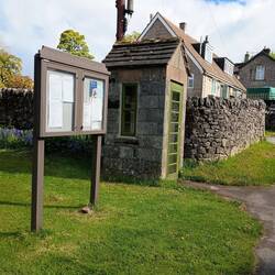 This bespoke phone box actually had a phone in. I'm used to cream boxes in Hull and red elsewhere