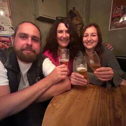 Umgerechnet 8€ pro kleines Bier 🍺🤯 Touristtrap direkt neben der Godzilla Statue