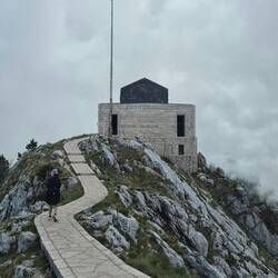 Und dann ist Mausoleum in 1.660 m Höhe auf dem 'Jezerski Vrh' erreicht