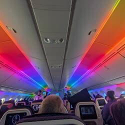 Regenbogen 🌈 Flugzeug