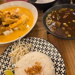 Beef keluark soup and chicken curry