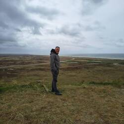 Neben dem Leuchtturm der Blick aufs Meer und ganz viel leeres Land...