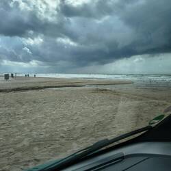 Am Autostrand von Blokhus, da kommt Regen...