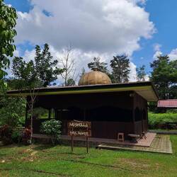 Und die obligatorische Moschee gleich nebenan