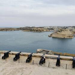 Guns protecting the harbour and the three cities