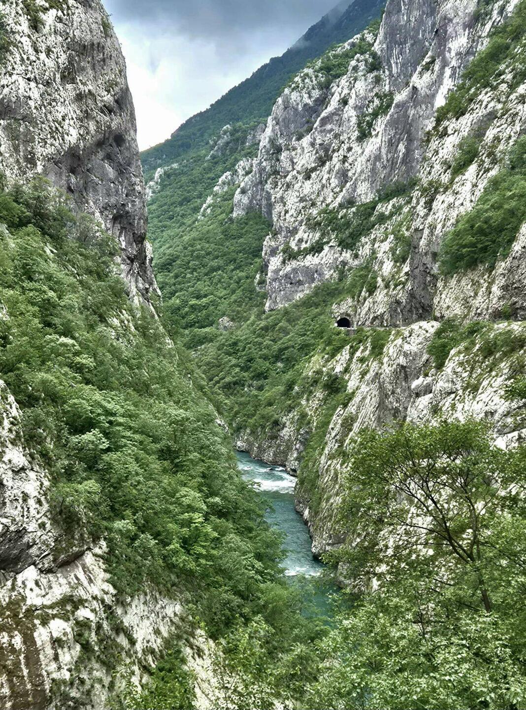 Fahrt durch die Morača Schlucht