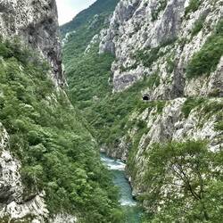 Fahrt durch die Morača Schlucht