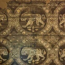 Silk fabric (Byzantine manufacture; 9th-10th century) ... National Museum — Ravenna, Italy.