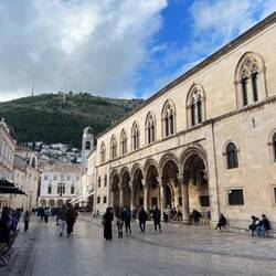 Des petites rues et des grandes places
