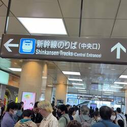 Vor meiner Abreise nach Odawara: Ein ganz normaler Samstagmorgen am Bahnhof Kyoto ...