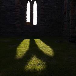 Licht in der Kirchruine